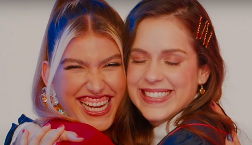Netflix divulga vídeo com Sophia Abrahão e Gigi Grigio para promover série Rebede Lorena Bueri