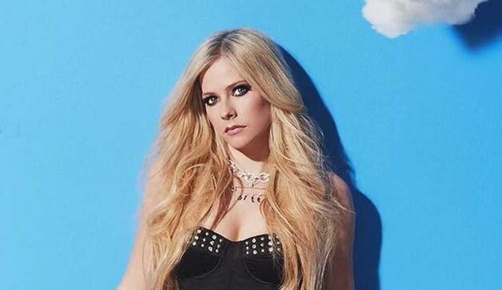 Novo álbum de Avril Lavigne será lançado em fevereiro