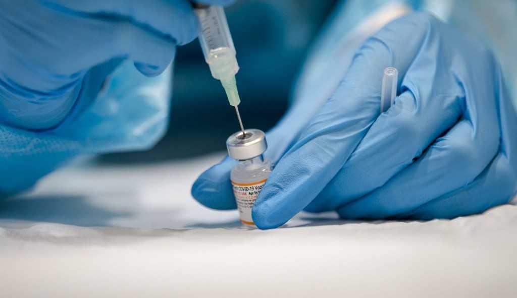 Província do Canadá irá cobrar impostos daqueles que se recusam a tomar a vacina contra a Covid-19 Lorena Bueri