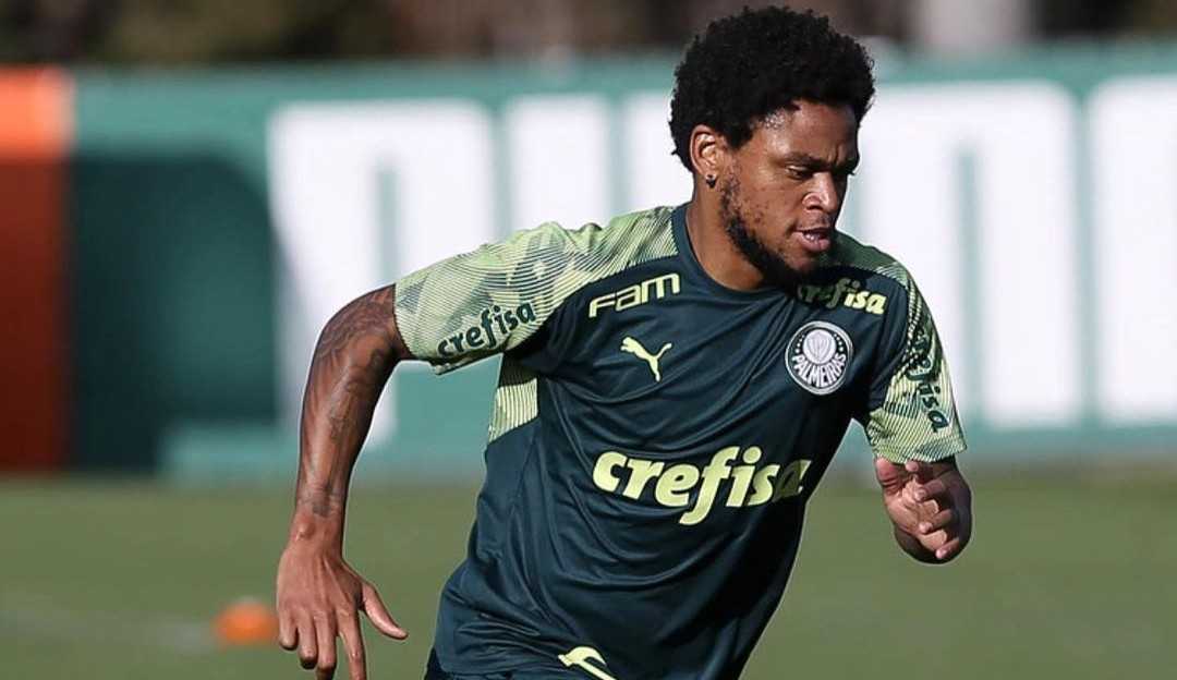 Luiz Adriano emite nota sobre futuro no Palmeiras
