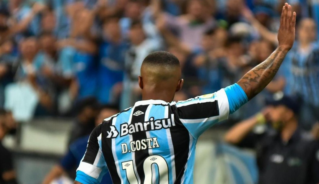 'Tchauzinho' confirmado: Douglas Costa não é mais jogador do Grêmio Lorena Bueri