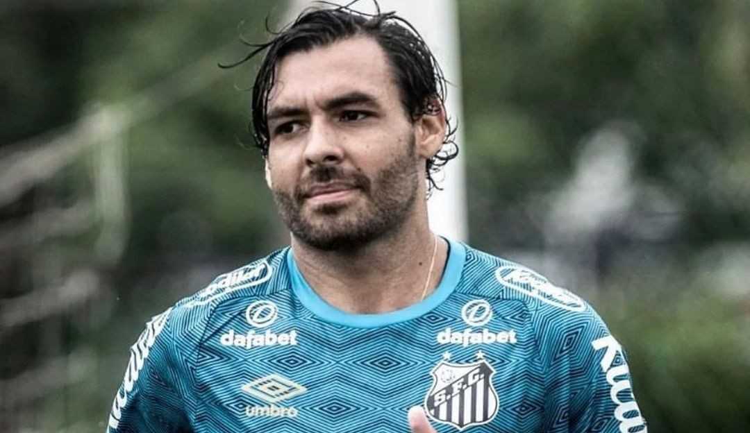 Brasileiro naturalizado chinês, Ricardo Goulart será registrado como estrangeiro pelo Santos Lorena Bueri