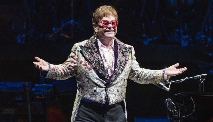 Elton John atesta positivo para Covid 19