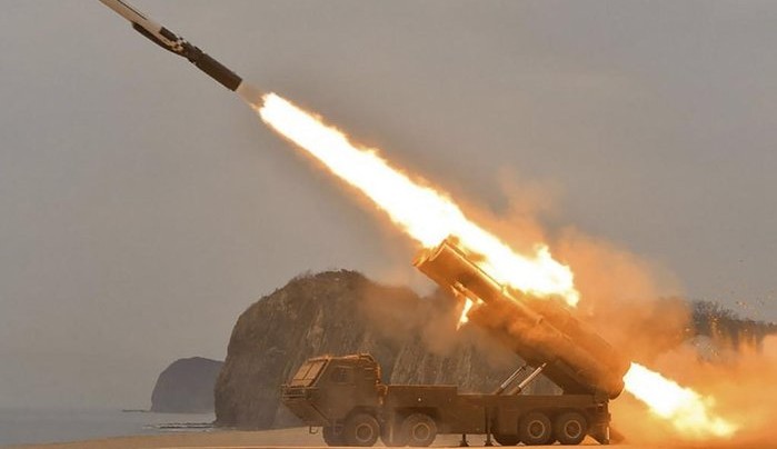 Coreia do Norte confirma testes de mísseis e gera tensões Lorena Bueri