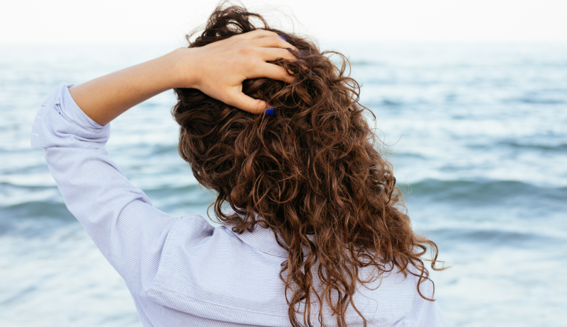 Saiba como evitar o ressecamento do cabelo no verão