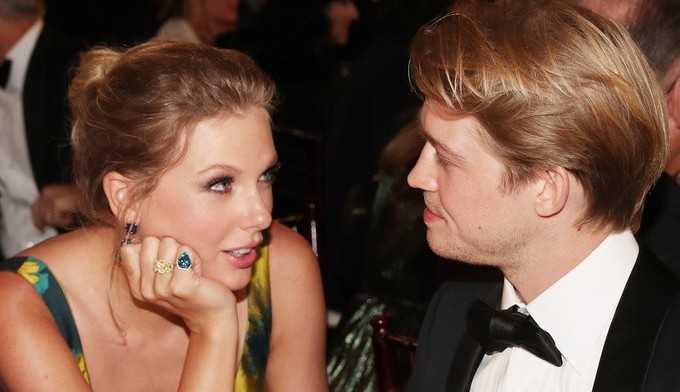 Joe Alwyn, namorado de Taylor Swift, faz comentário raro sobre seu relacionamento com a cantora