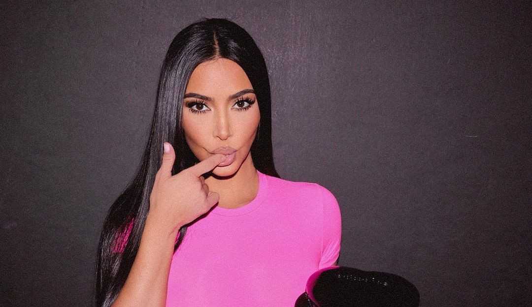 Kourtney Kardashian envia sérum sexual de presente para Kim Kardashian
