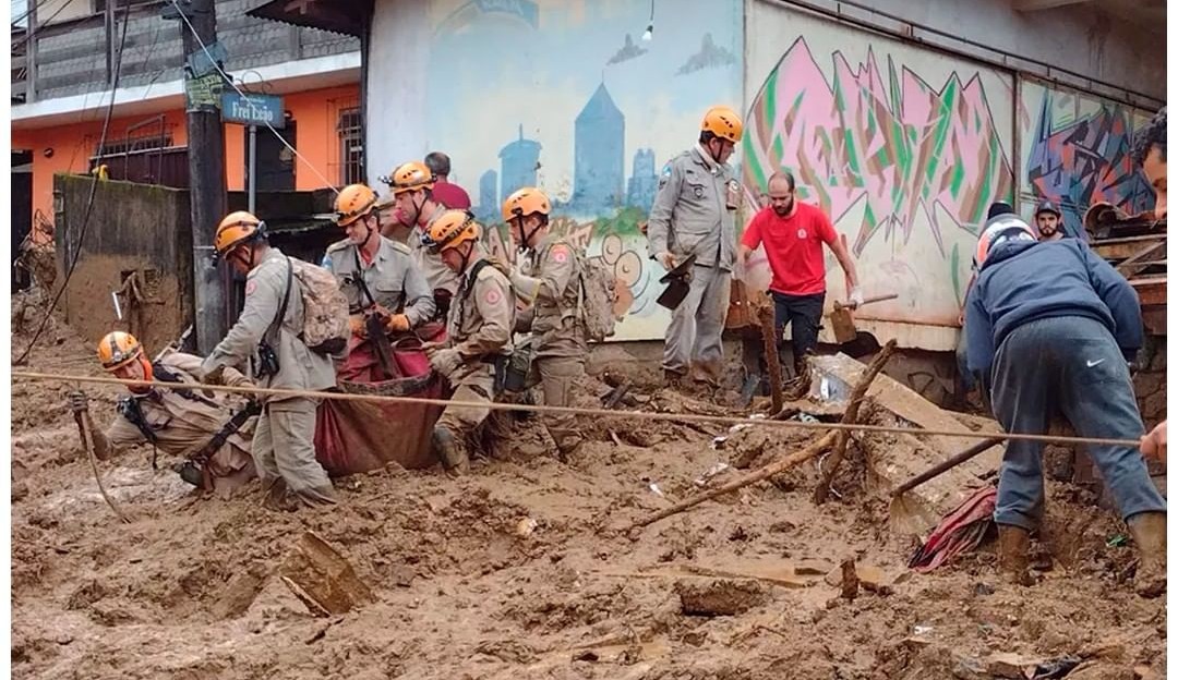 Temporal em Petrópolis deixa 58 mortos; os bombeiros ainda não divulgaram o número de desaparecidos 
