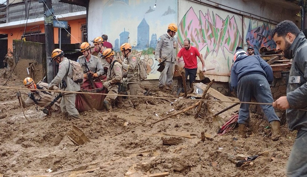 Petrópolis: Tragédia já deixa 120 mortos e 116 desaparecidos