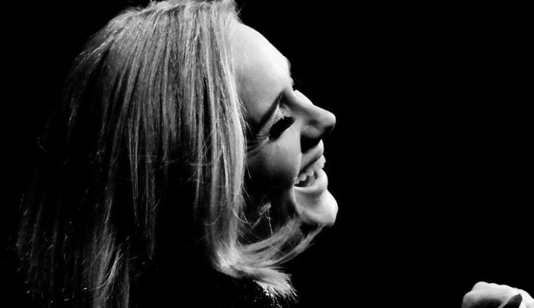 Música 'Easy on me' da cantora Adele conquista efeito global no Spotify