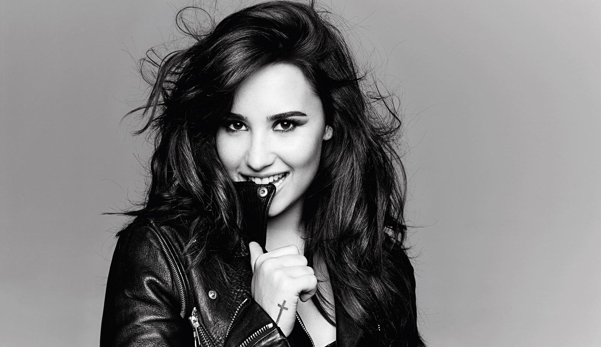 Demi Lovato quebra recorde de streams com 'Heart Attack' Lorena Bueri