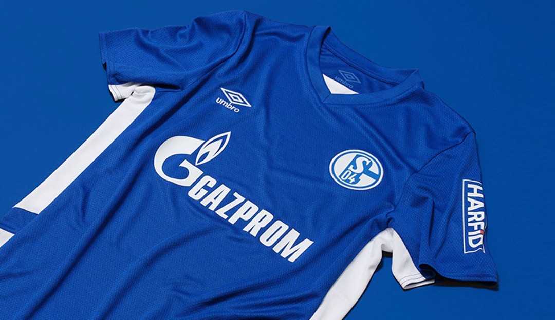 Schalke 04 retira logo de patrocinador russo do uniforme Lorena Bueri