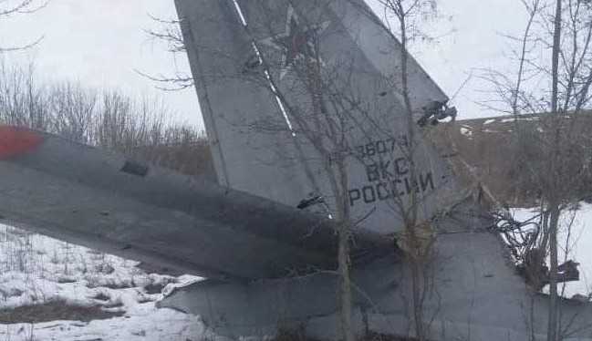 Aeronave russa é abatida em Kiev Lorena Bueri