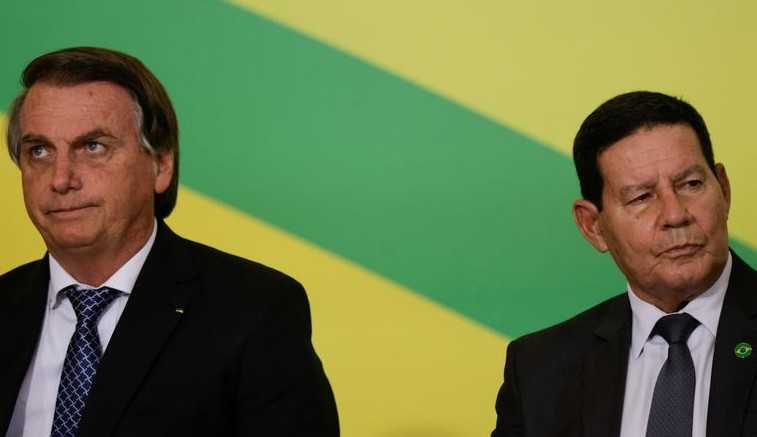 Presidente Jair Bolsonaro corrige Mourão e o proíbe a falar sobre conflito entre Rússia e Ucrânia