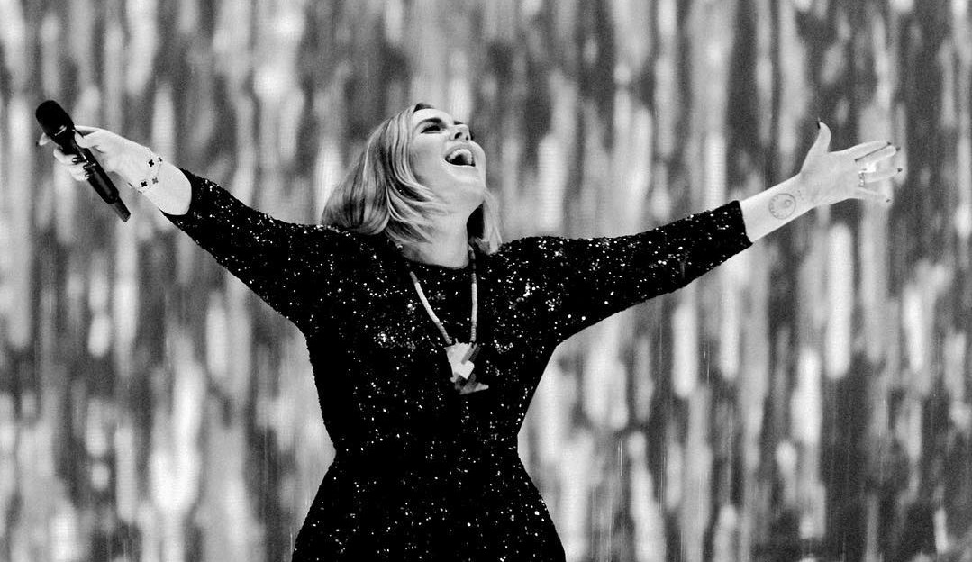 Adele: O hit ‘Easy On Me’ alcança 700 milhões de streams no Spotify