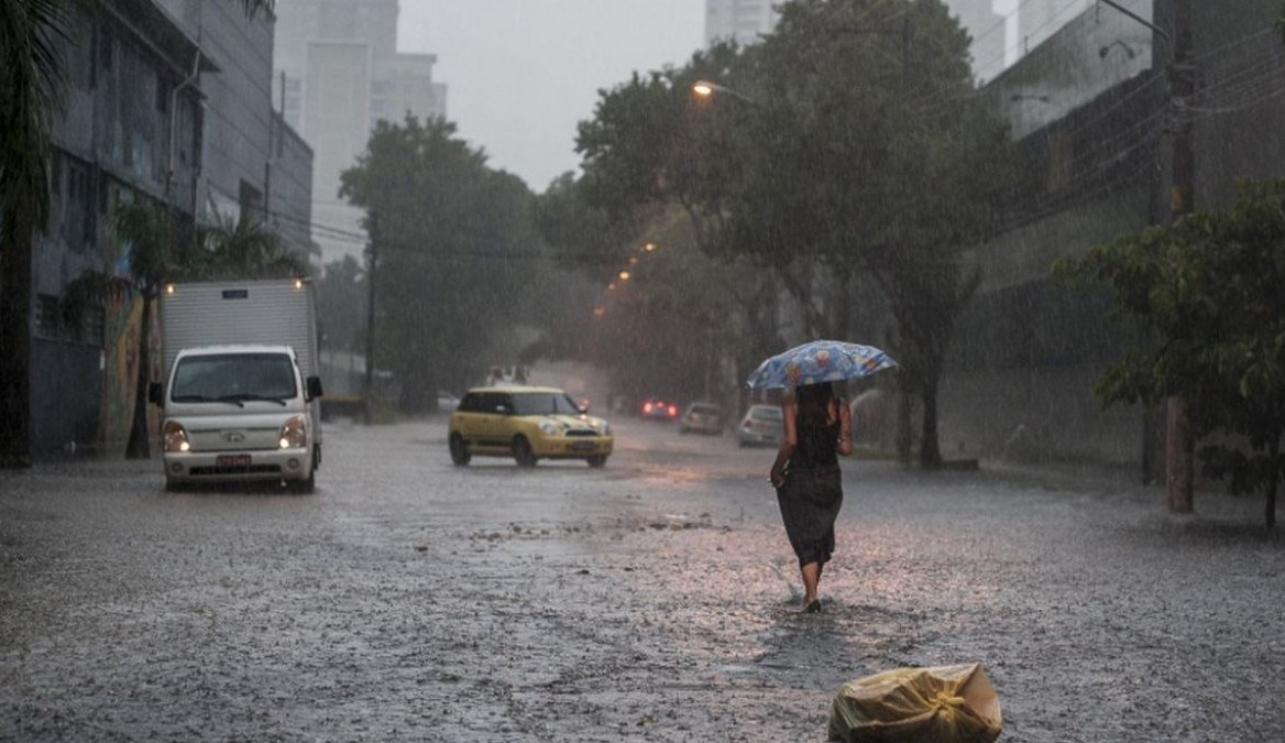 Fortes chuvas em São Paulo causa transtorno a moradores