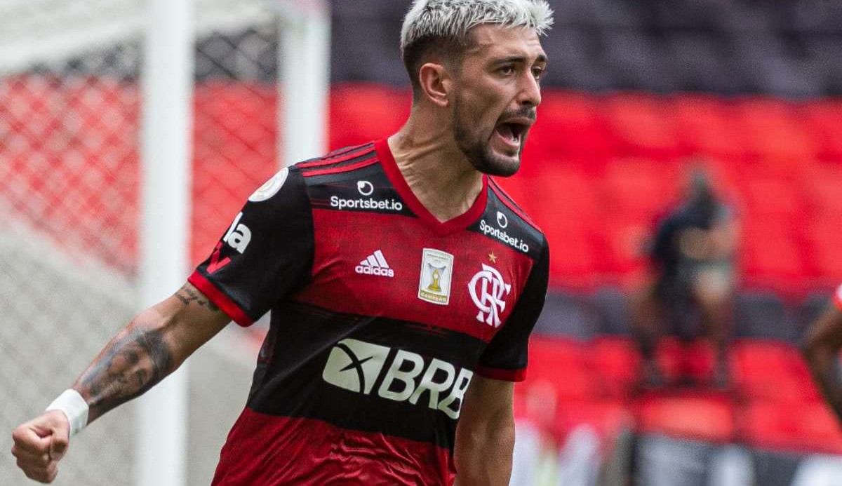 Flamengo vence o Vasco com golaço de Arrascaeta