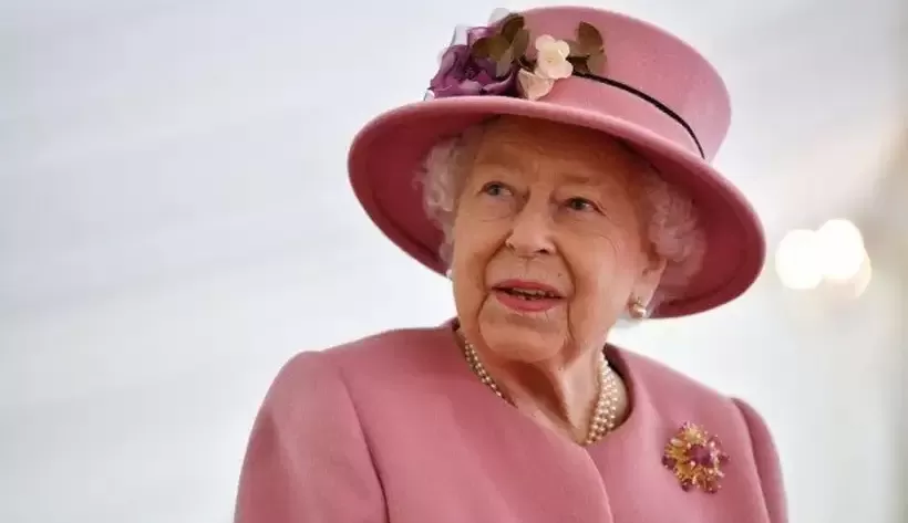 Rainha Elizabeth II comparece a 1ª reunião presencial após testar positivo para Covid