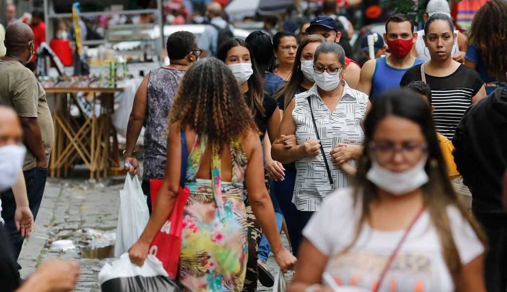 Covid 19: Uso de máscaras começa a cair no Brasil Lorena Bueri