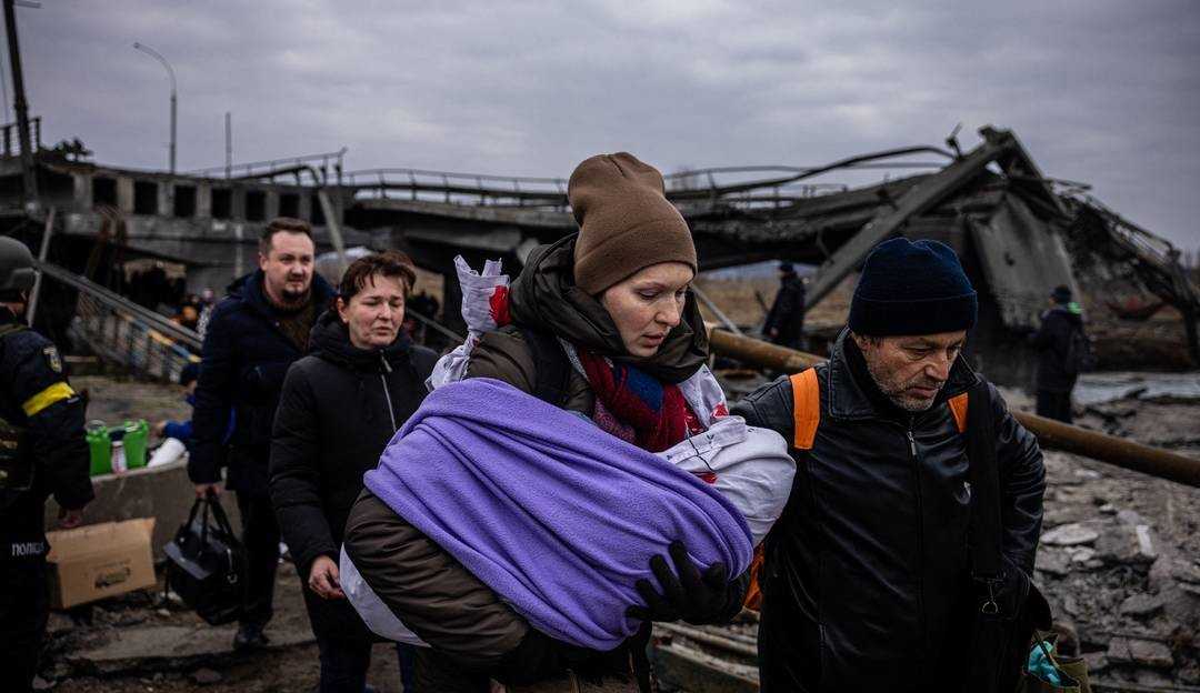 Ucrânia começa a evacuar civis com nova trégua da Rússia  Lorena Bueri