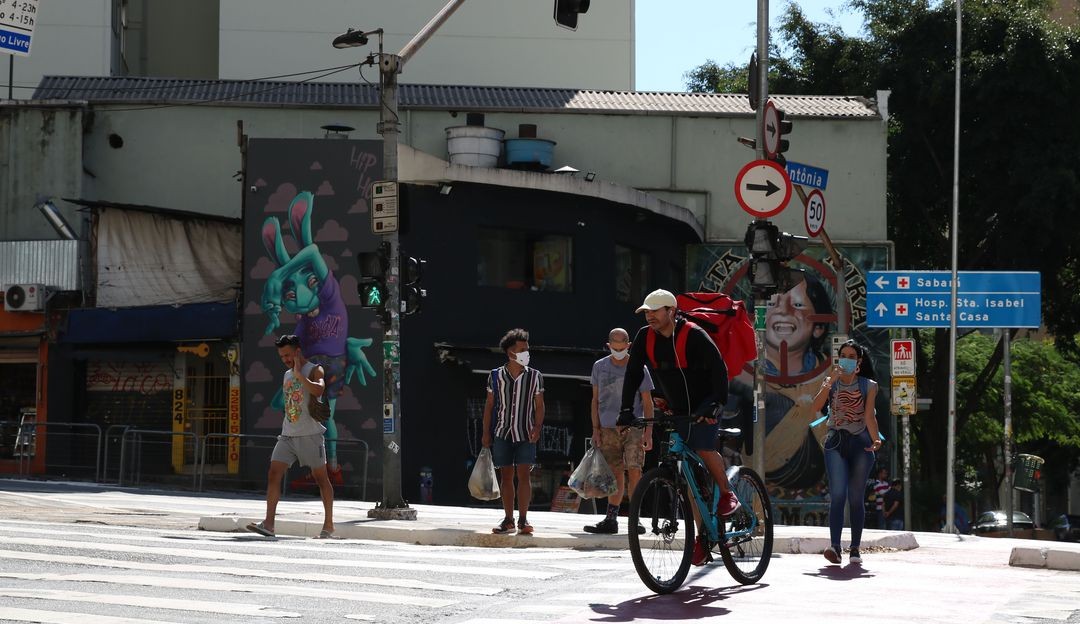 São Paulo retira a obrigatoriedade da máscara em lugares abertos