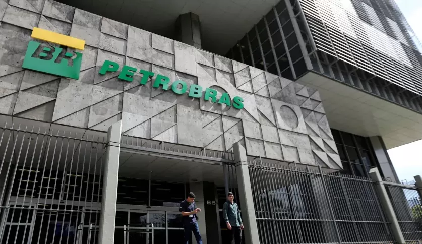 Petrobras: Novo reajuste da companhia eleva 18% o preço da gasolina