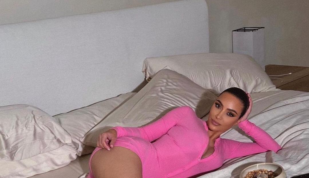 Kim Kardashian é criticada por dar receita do sucesso para as mulheres Lorena Bueri