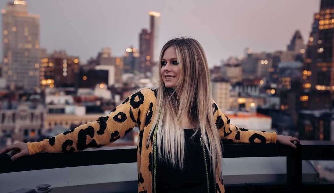  O single ‘Complicated’ da cantora Avril Lavigne celebra os 20 anos de lançamento 