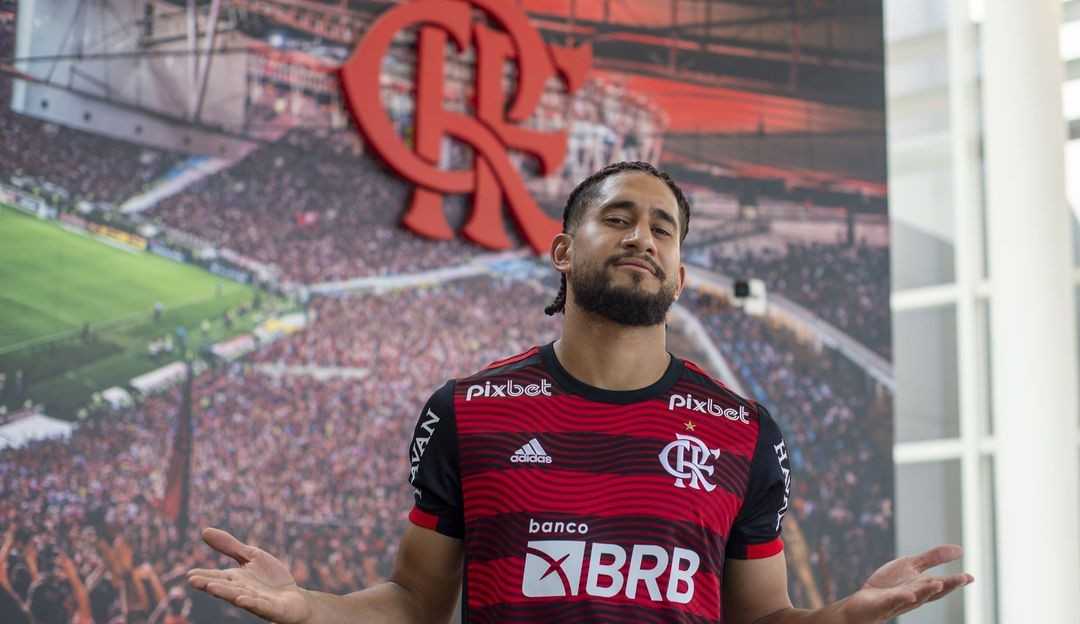 Flamengo anuncia Pablo, nova zagueiro rubro negro Lorena Bueri