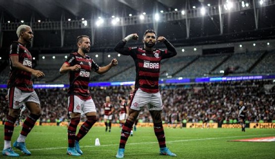 Flamengo larga na frente  nas semifinais do Carioca Lorena Bueri
