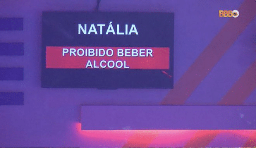 BBB22: Natália é proibida pela produção de beber álcool