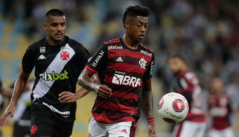 Bruno Henrique e David Luiz sofrem lesão e podem desfalcar o Flamengo no clássico de domingo