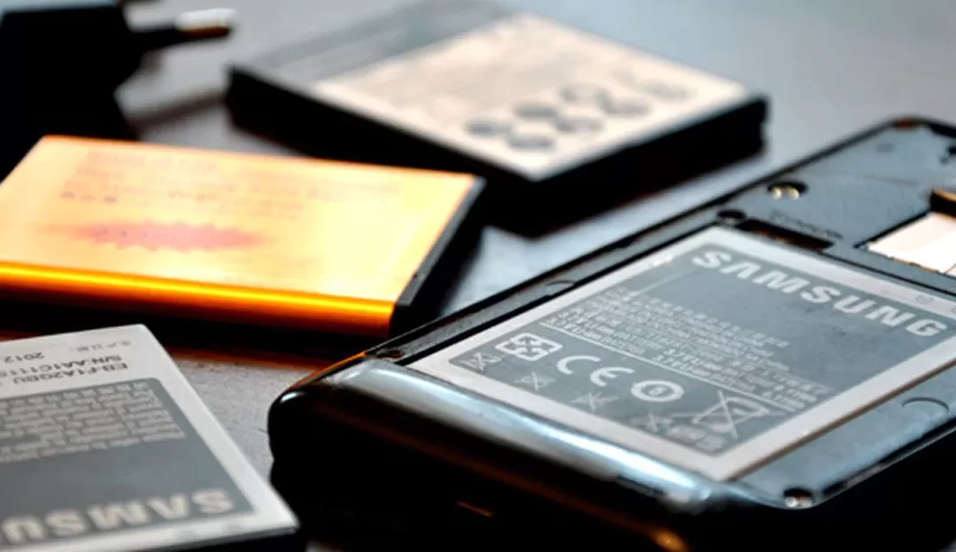 União Europeia pretende que celulares tenham baterias removíveis novamente