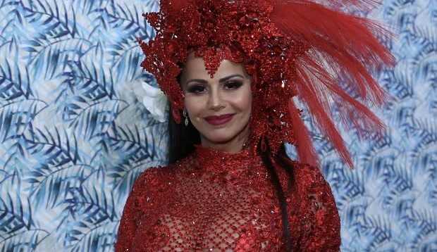 Viviane Araújo divulga detalhes sobre os looks de carnaval Lorena Bueri