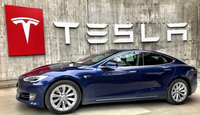 Tesla abre nova fábrica na Alemanha com investimento de 5 bilhões de euros  Lorena Bueri