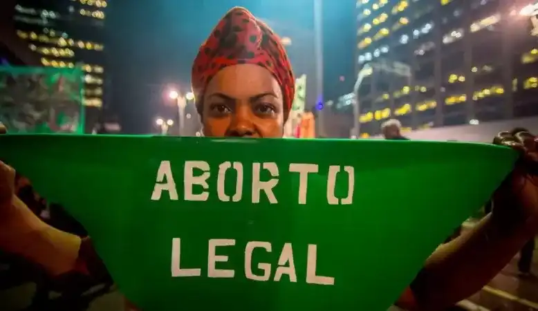 Maioria dos brasileiros defende o aborto legal nos casos que já é autorizado pela legislação brasileira, segundo pesquisa Lorena Bueri