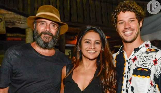 Elenco de Pantanal se reúne para estreia da novela