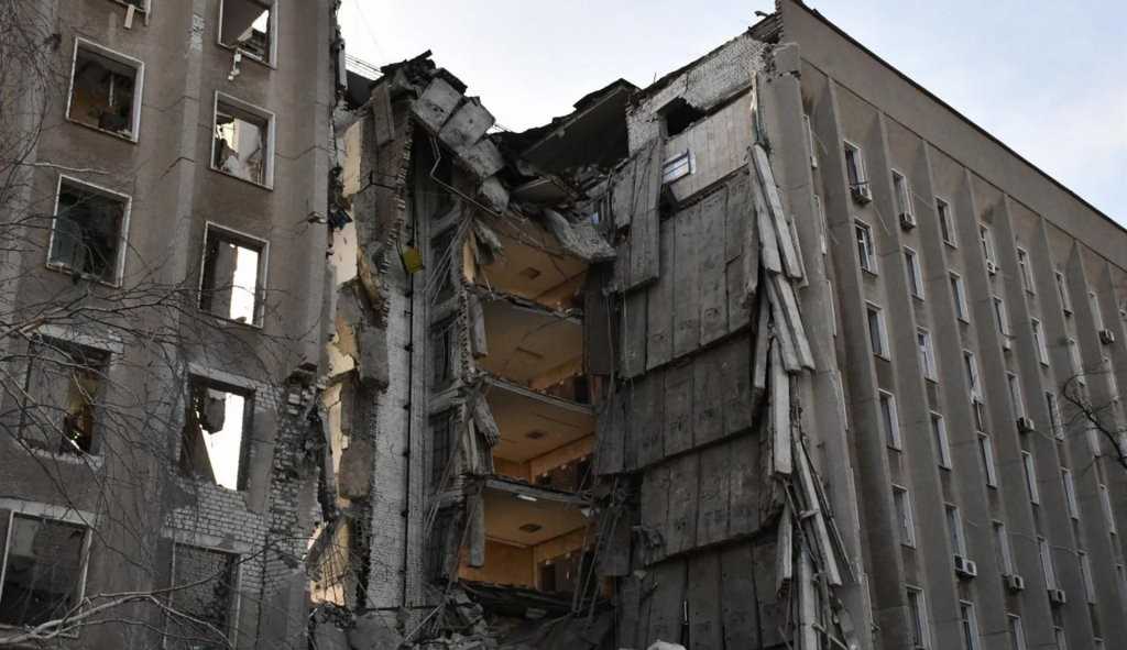 Ataque russo a edifício em Mykolaiv deixa 33 feridos e 12 mortos