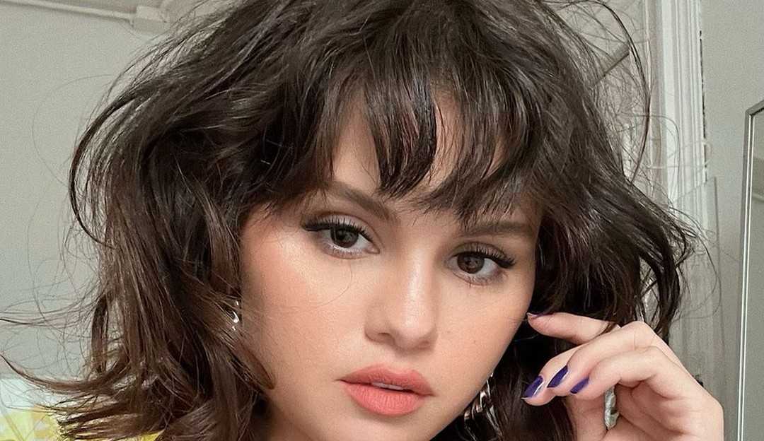 Selena Gomez mostra novo visual na internet Lorena Bueri