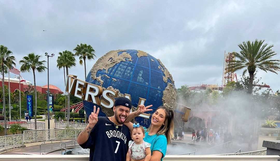 Virginia e Zé Felipe viajam para à Disney com a filha Maria Alice