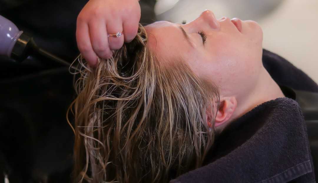 Como prevenir a queda de cabelo Lorena Bueri