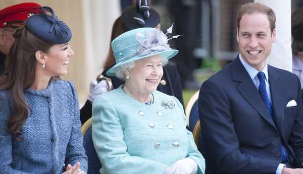 Kate Middleton e Príncipe William decidiram se mudar para ficarem mais perto da rainha Lorena Bueri