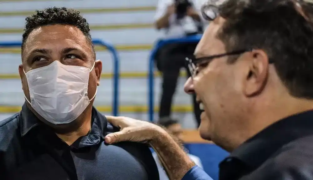 Ronaldo promete retirar punição do Cruzeiro e busca recursos