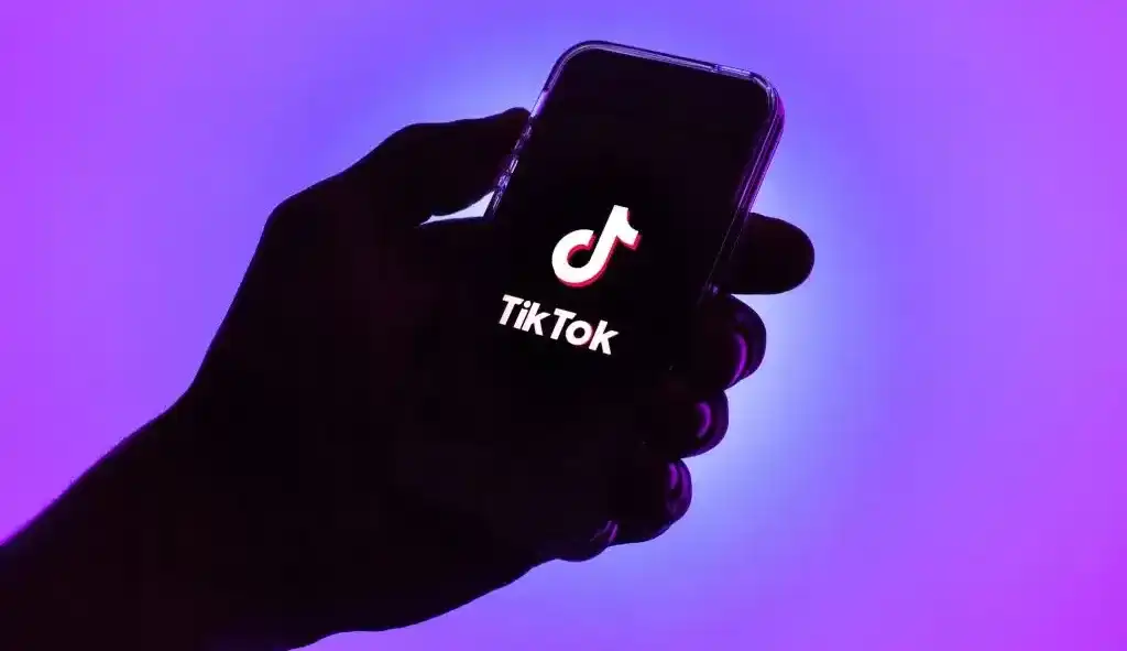 Como os vídeos curtos do TikTok afetam os jovens