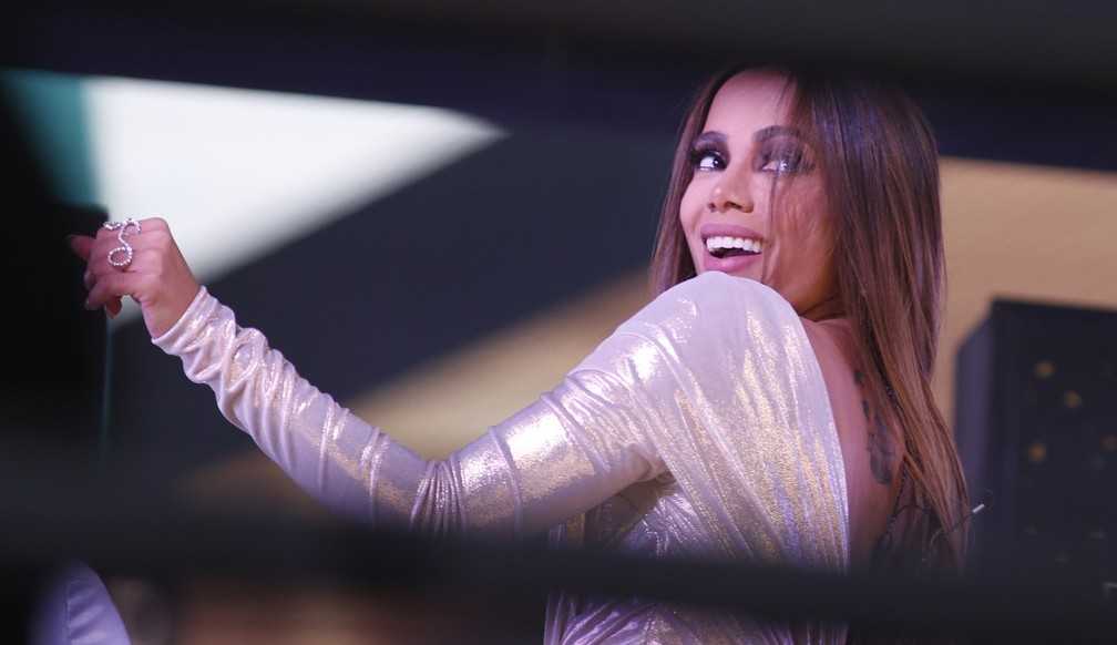 Sucesso! Anitta apresenta grandes hits da carreira em show da virada na Times Square