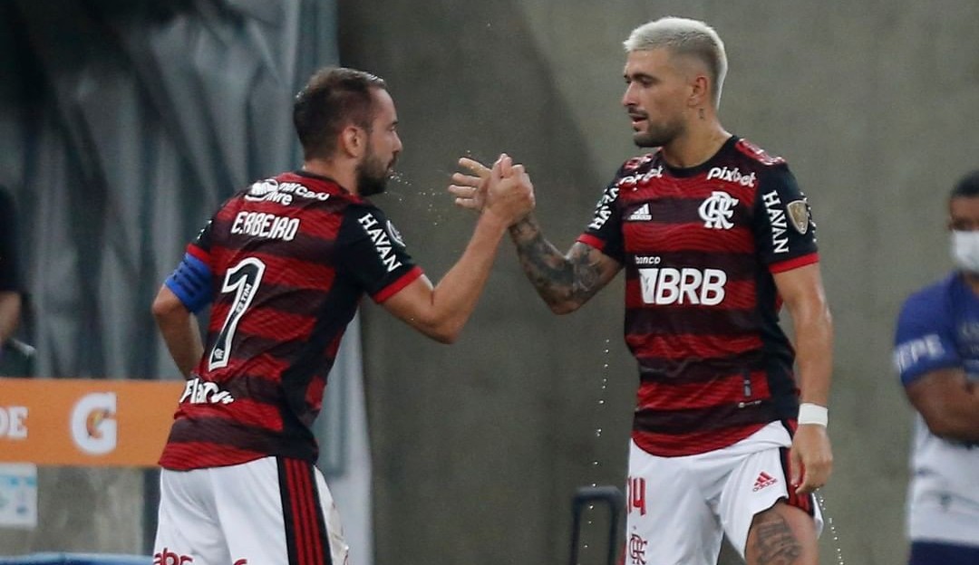Everton Ribeiro brilha e Flamengo vence mais uma partida na Copa Libertadores Lorena Bueri