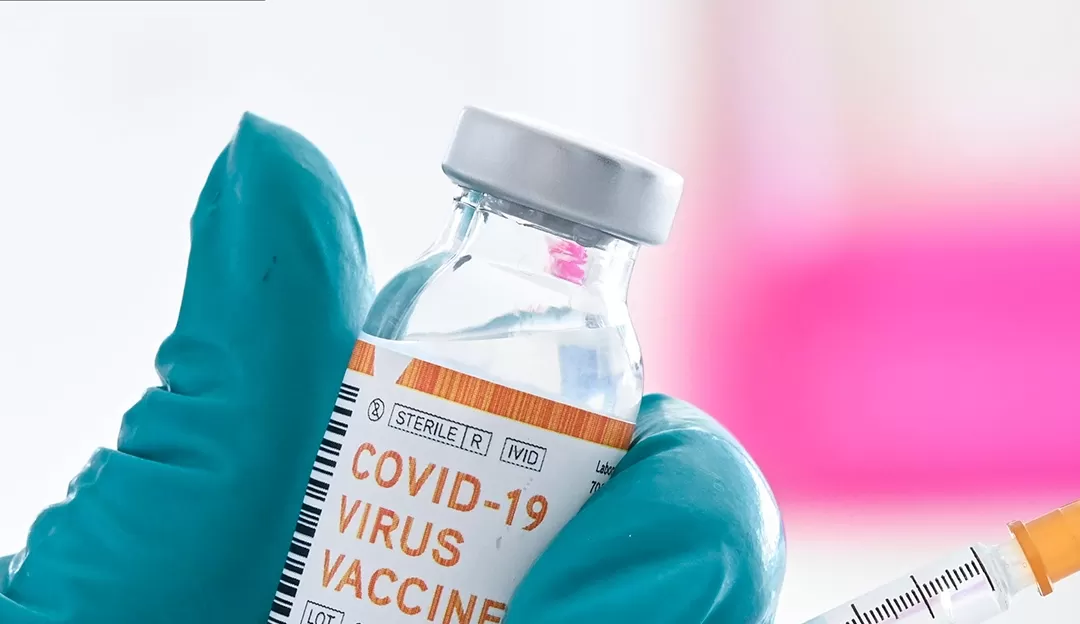 Pfizer pode desenvolver vacina eficaz contra todas as variantes Lorena Bueri