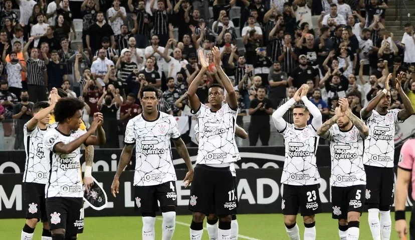 Gol contra de Caldera garante a primeira vitória do Corinthians na Libertadores 
