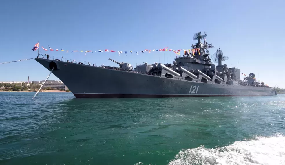 Ucrânia: Estados Unidos diz que míssil ucraniano afundou navio russo; Rússia bombardeia Kiev 