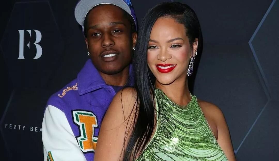 Após rumores de traição, Rihanna e A$ap Rocky são vistos desembarcando juntos em Barbados Lorena Bueri